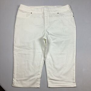 Chico’s White Capri Denim Pull on shorts New with tag